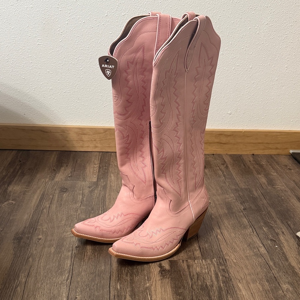 NWT Ariat Casanova 9.5